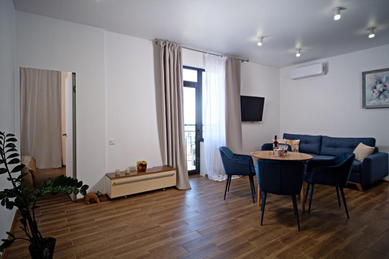 Apartments On Marshala Govorova Odessa Exterior foto